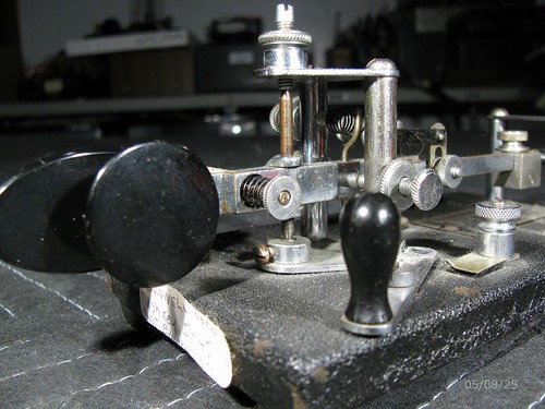 Bunnell Flash Key - Type No. 5-45 - Circa 1945 - Picture 13 of 24