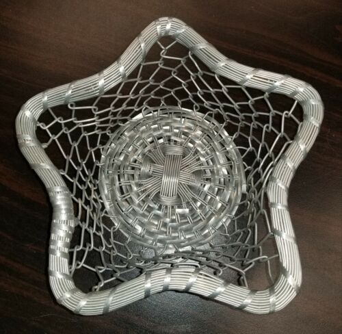Star Shaped Silver Tone Metal Woven Wire Basket 9" by 3" Patriotic Texas - Afbeelding 1 van 3