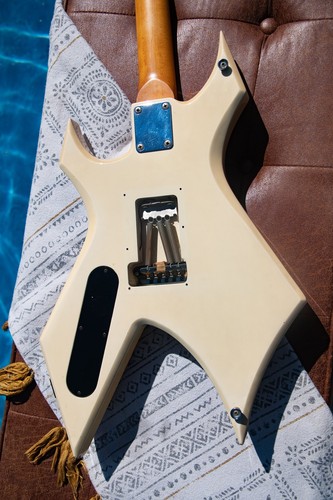 1985 B.C. Rich Warlock Aged White - Made in Japan - Pro Set Up w Perfect Frets - Picture 14 of 19