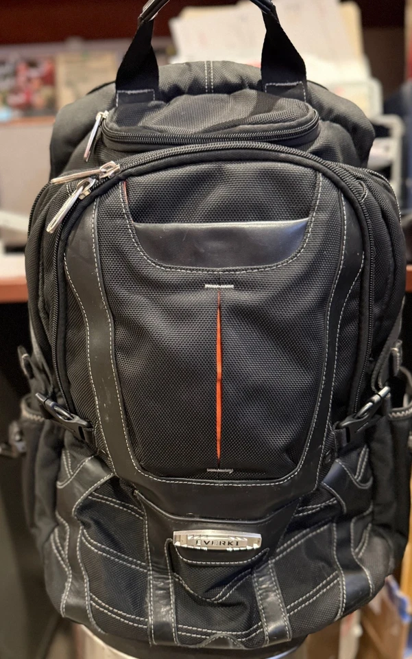 Mochila para computadora portátil Everki Concept 2 Premium amigable para viajar - negra (EKP133B) Foto 2 de 4