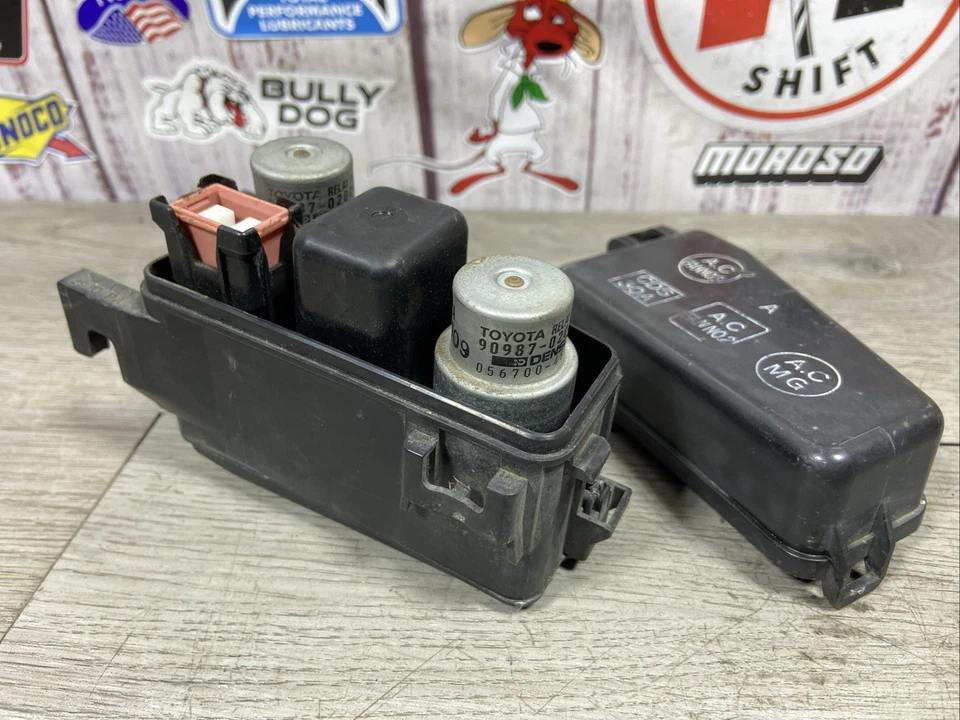 1990 1991 Toyota Corolla 1.6L L4 Under Hood Fuse Relay Small Box Integration OEM - Image 3 of 4