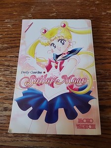 Sailor Moon 1 [ペーパーバック] Amazon.com: Pretty Guardian Sailor Moon Vol. 1 (Bishojyosenshi