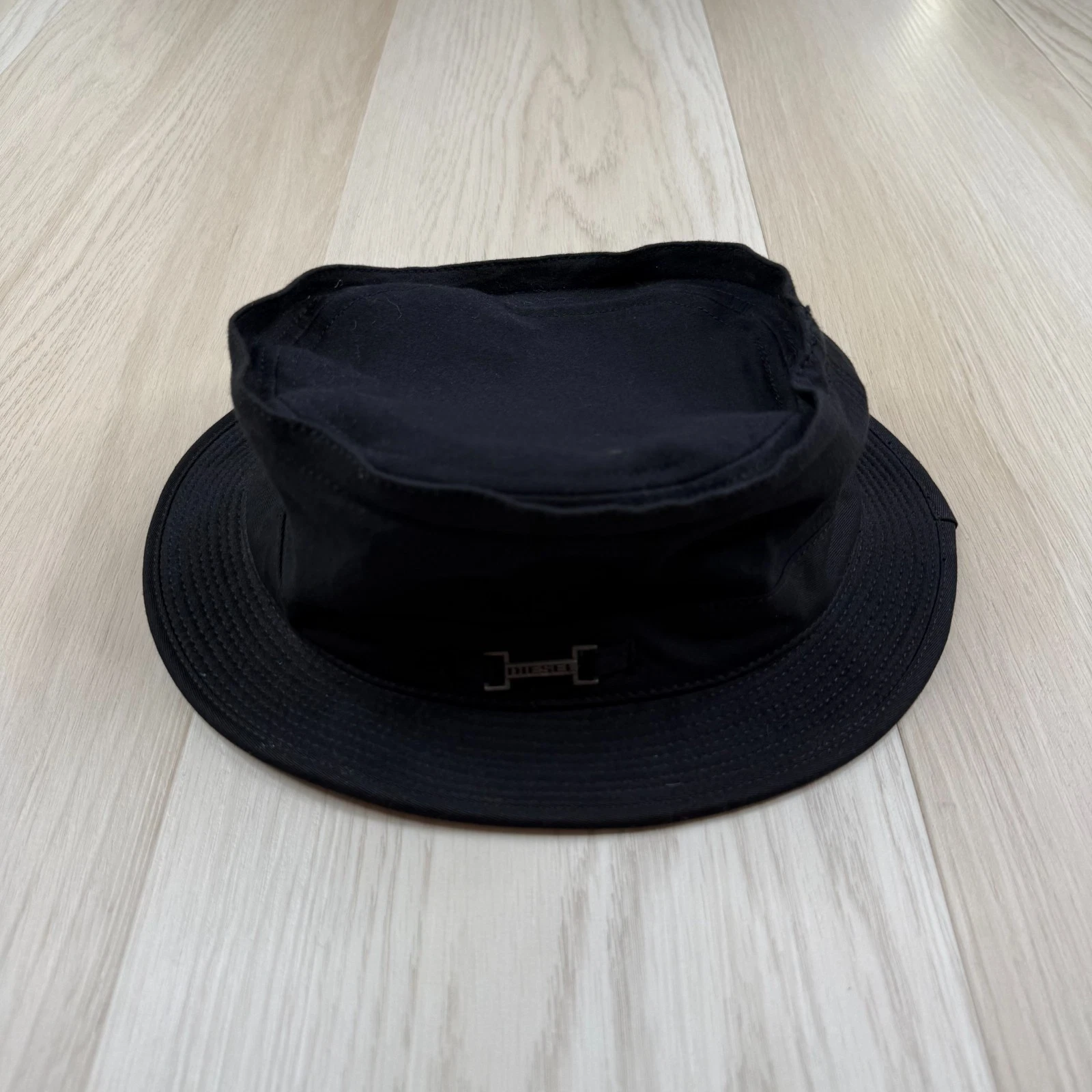 Diesel Mens Black Metal Logo Streetwear Bucket Hat Sun Cap Fisherman