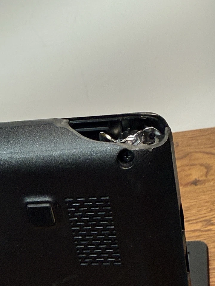 Acer TravelMate P256-M Laptop 4GB -500GB HDD – Working with Physical Damage - Image 3 of 4