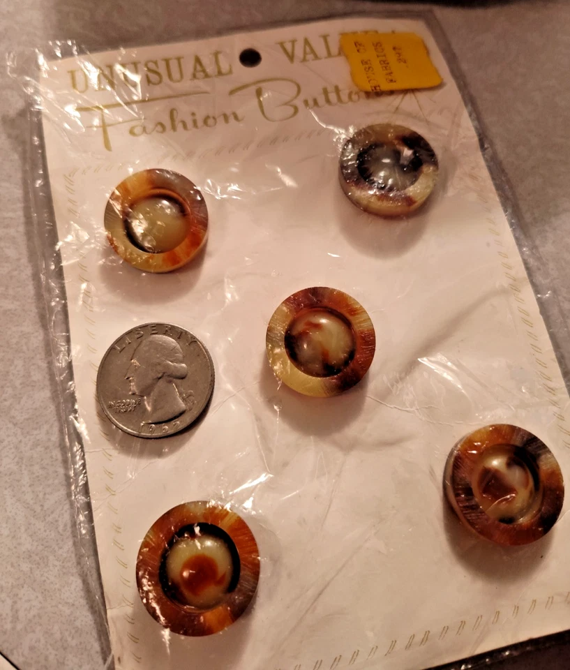 Set of 5 Vintage Bakelite Tortoise Shell Shank Buttons Sealed In Package - NIP - Image 3 of 4