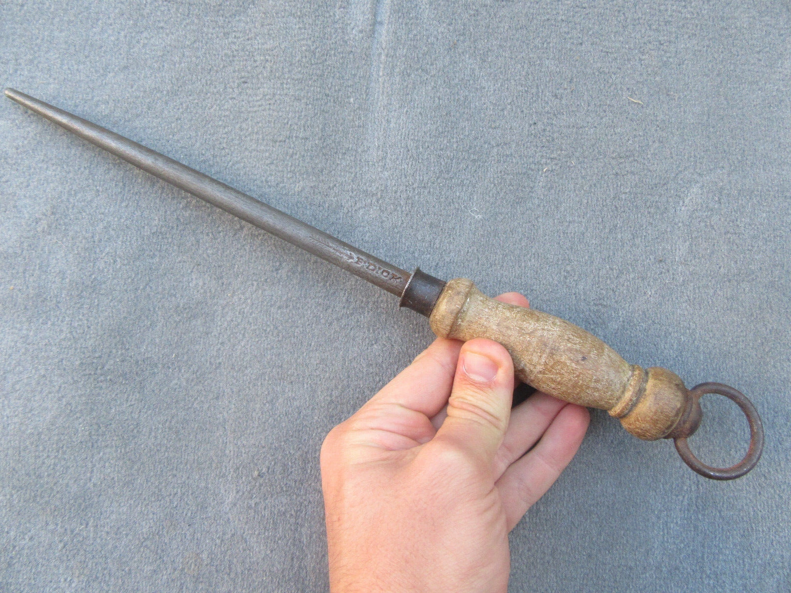 VTG OLD RARE 13'' EARLY 20C F.DICK BUTCHER KNIFE SHARPENER HONING STEEL ROD CHEF
Opens in a new wind