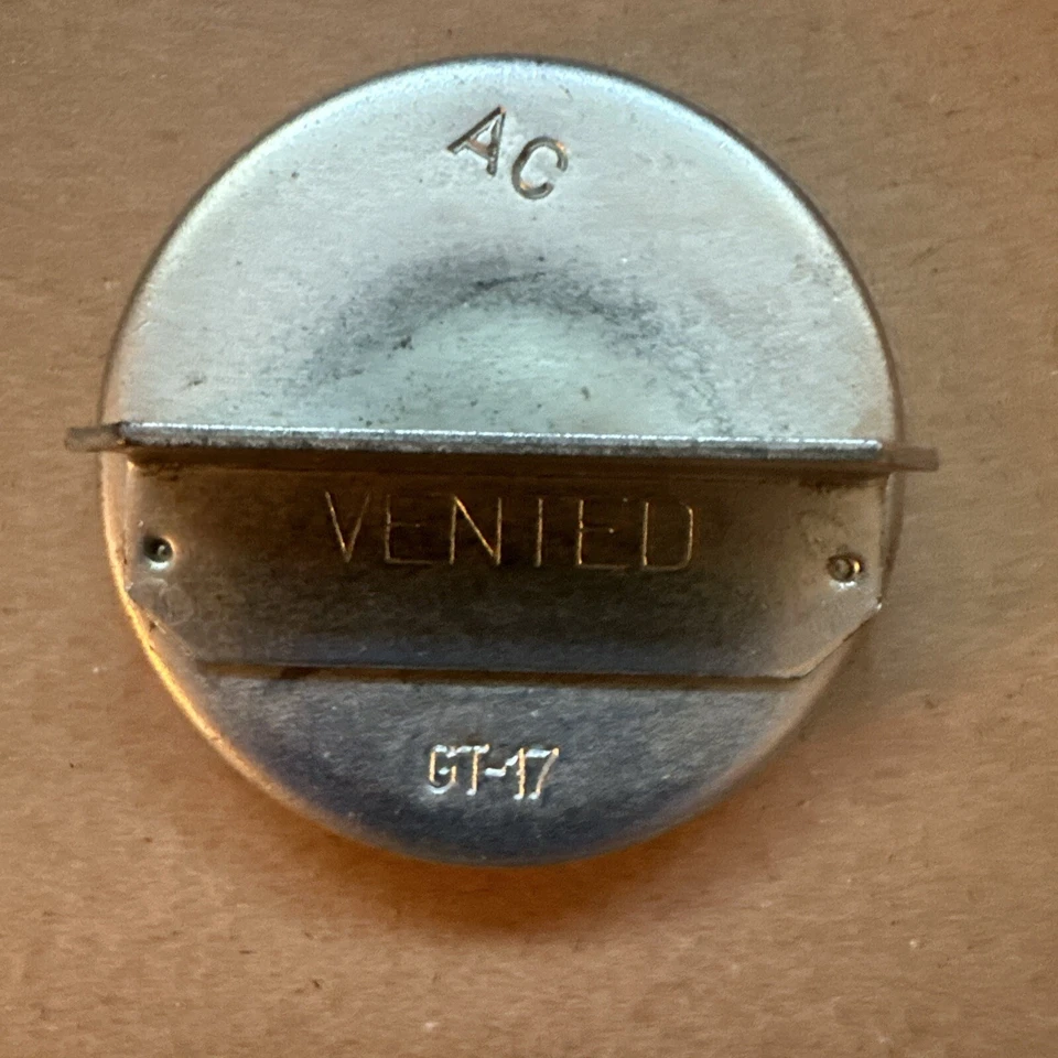 Tampa de combustível NOS GM AC 1952-1958 Cadillac Chevrolet Chrysler Desoto Dodge - Imagem 4 de 4