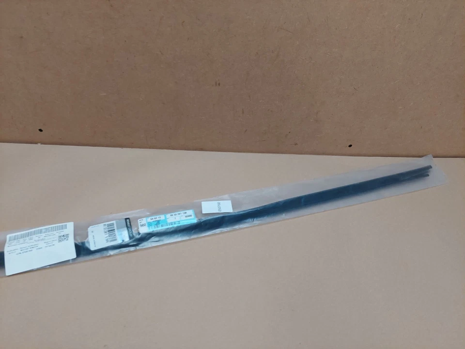 Renault Master Front Right Window Weatherstrip Seal 803328113R 2010-2019 Genuine - Image 4 of 4