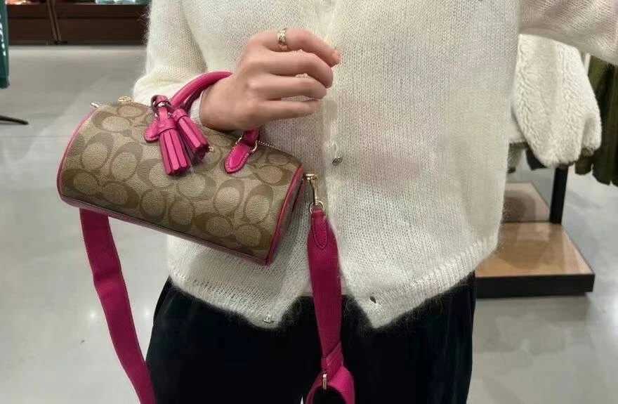 Coach CB874 Tracolla in pizzo nuova con etichette in tela e pelle cachi ciliegia