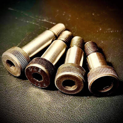 Zylinderschraube mit Innensechskant M16 Gewinde 20 mm Schulter DIN9841