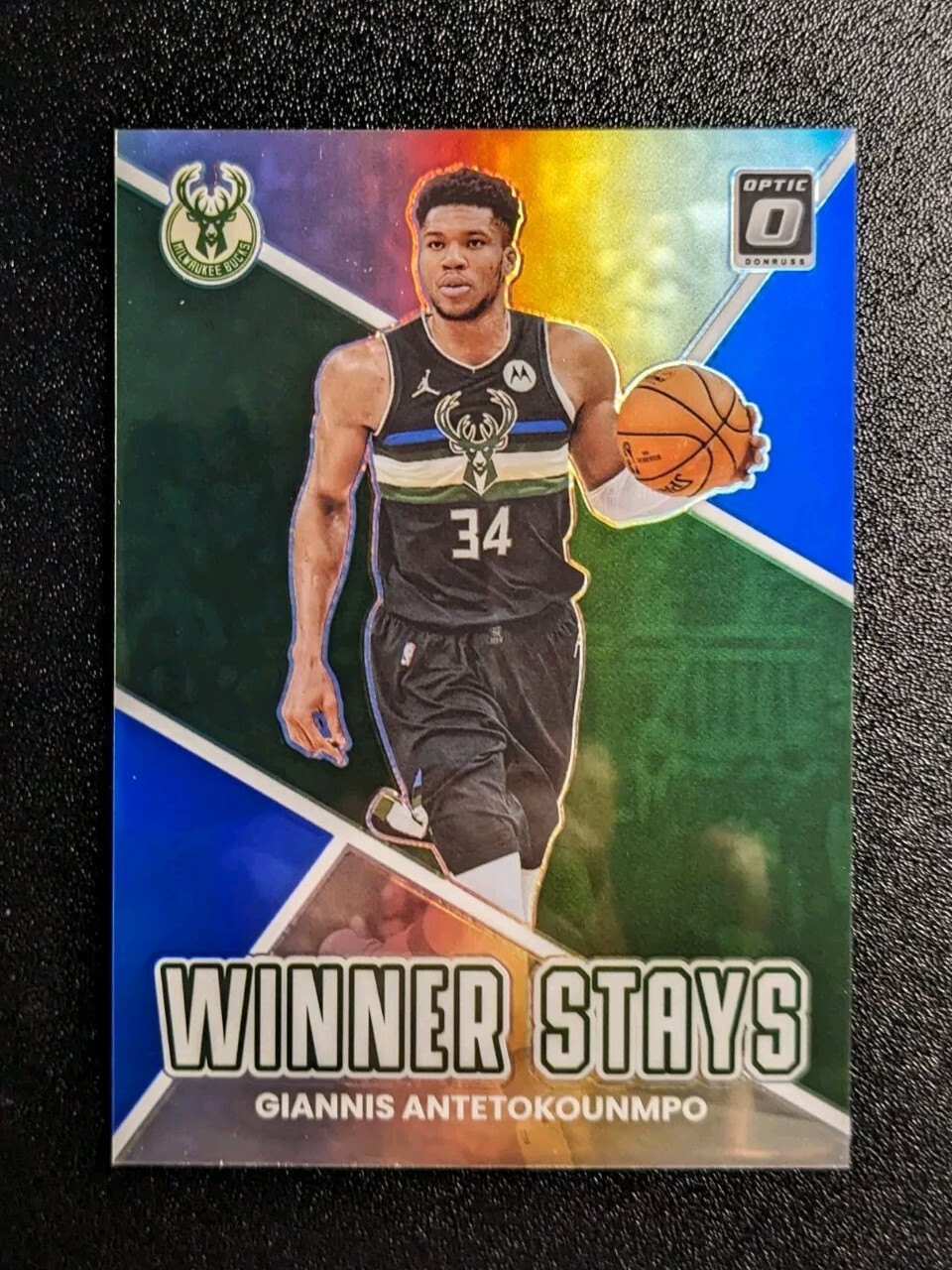 2022-23 Optic Giannis Antetokounmpo Winner Stays #12 Blue Prizm /85