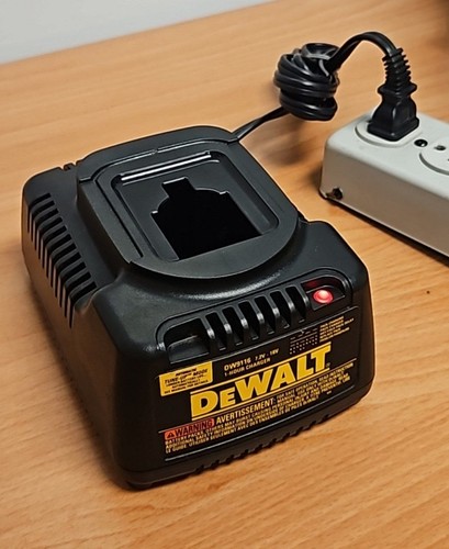 Genuine Dewalt DW9116 7.2V-18V 1-HR NiCd Charger MINT CONDITION