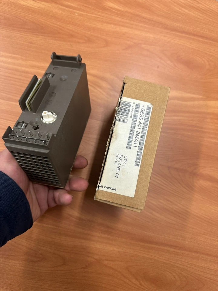 Siemens Simatic S5 6ES5 441 - 8MA11 Digital Output 8x24Vdc - Immagine 2 di 3