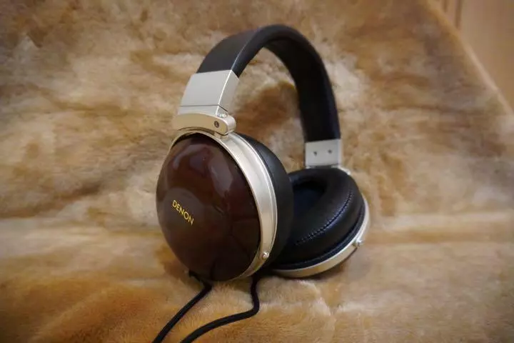 Denon AH-D7000 ear Headphones