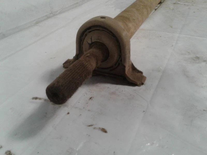 Rear Drive Shaft 2WD 131.5" Wb 2 Piece Fits 78-87 CHEVROLET 10 PICKUP 1515461 Foto 2 de 4