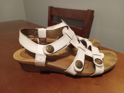 Cobb Hill New Balance Womens Sz 10m White Leather Embellished Wedge Strap Sandal