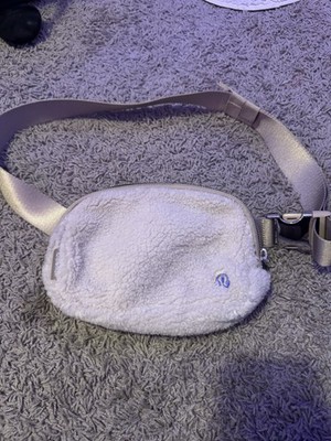Lululemon Everywhere Belt Bag 1L Fleece White Sherpa