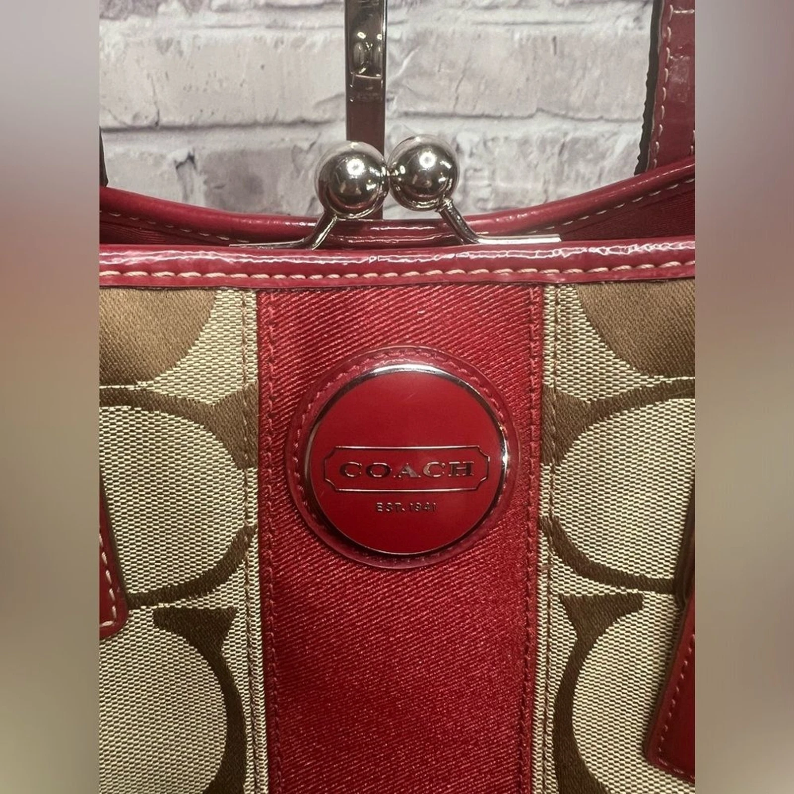 Borsa da trasporto Coach Signature a righe C con Kisslock F17424