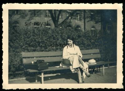 Berlin 1933 - Mrs. Thekla Uphagen on a Park Bench - 1930s - Photo 9x6cm