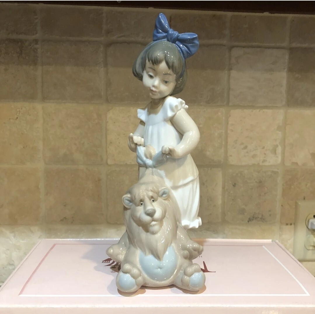 BRAND NEW Retired NAO By Lladro Girl w Toy Lion Figurine 1287 My