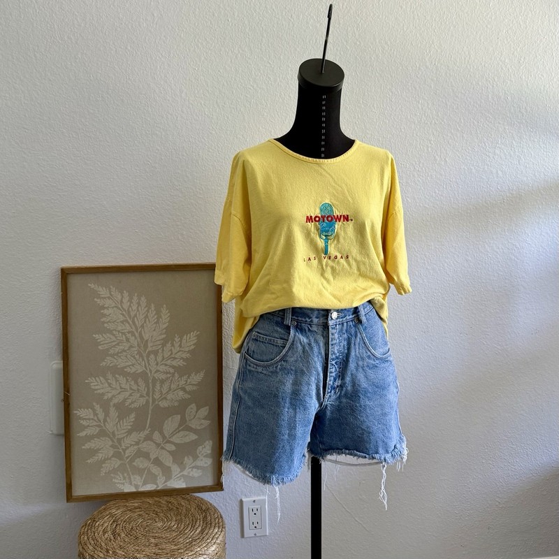 VINTAGE 90s YELLOW MOTOWN CAFE T-SHIRT 💛 Size L
