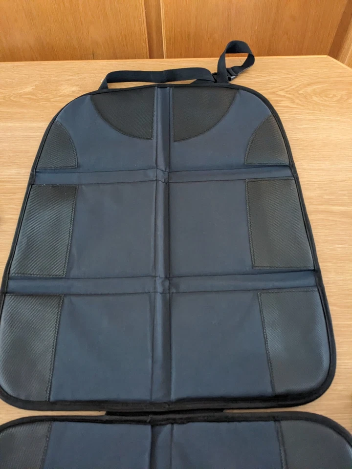 2 Hauck Universal Rückenlehnenschutzmatten für Kinderautositze anthrazit/schwarz - Bild 2 von 4