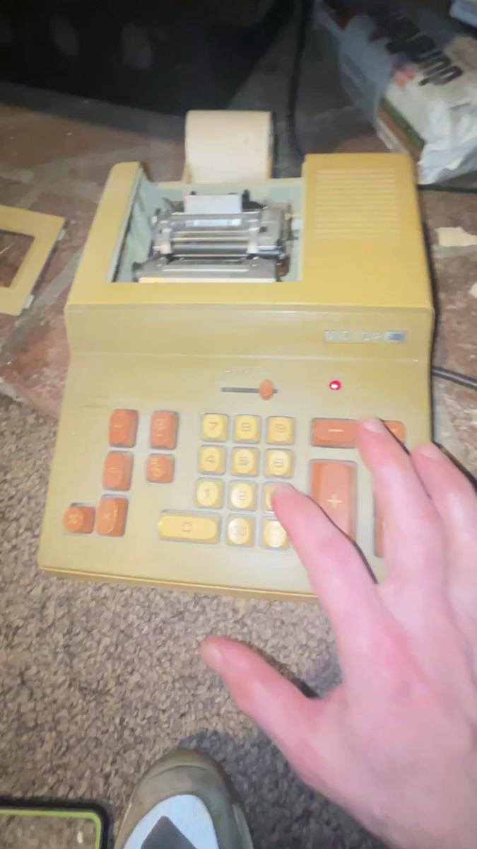 Vintage Victor Adding Machine Printing Calculator Model 605 Retro