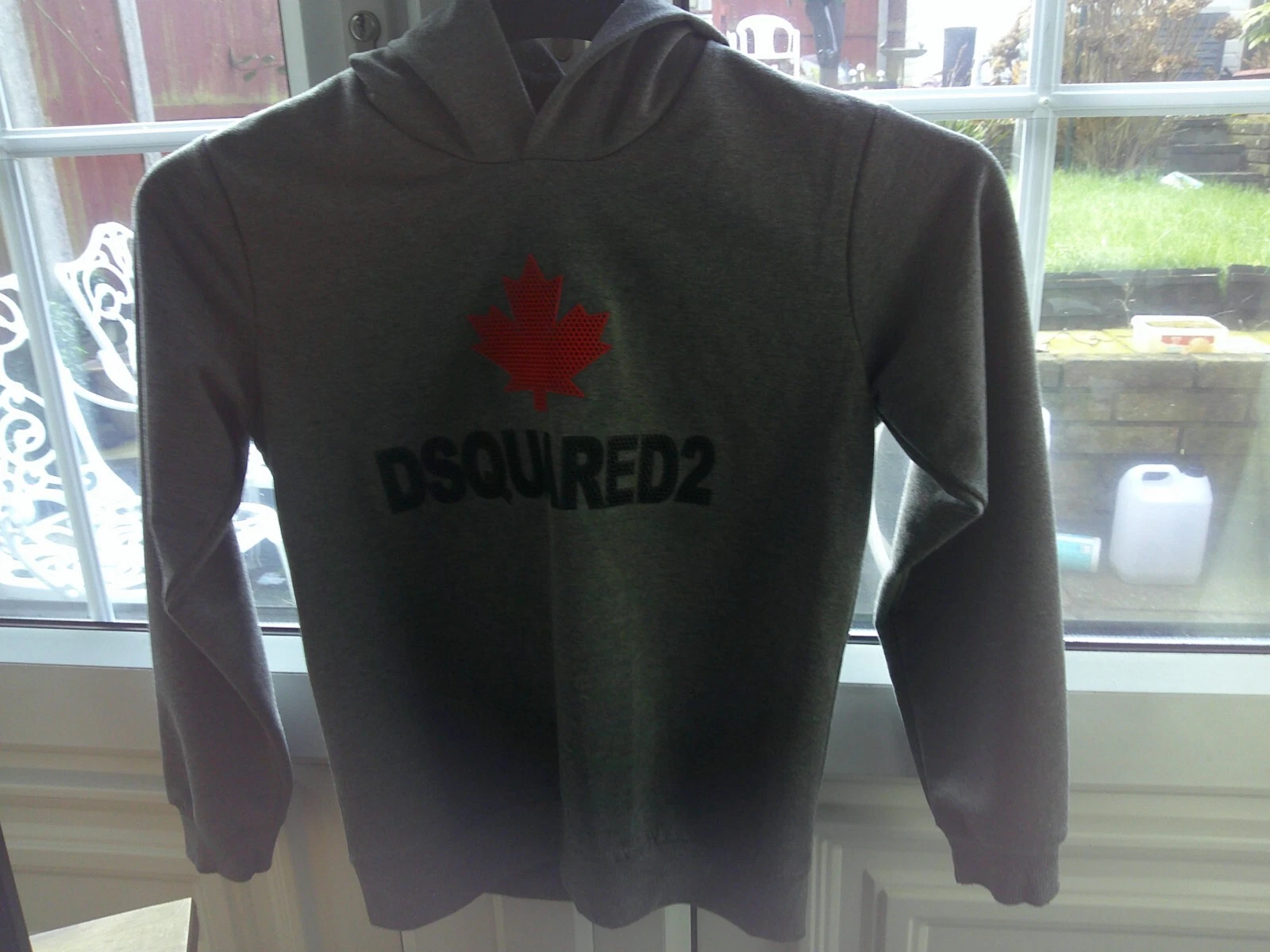 DSQUARED2 dsquared 2 felpa con cappuccio bambino taglia 9 10 ottime condizioni nessun danno.