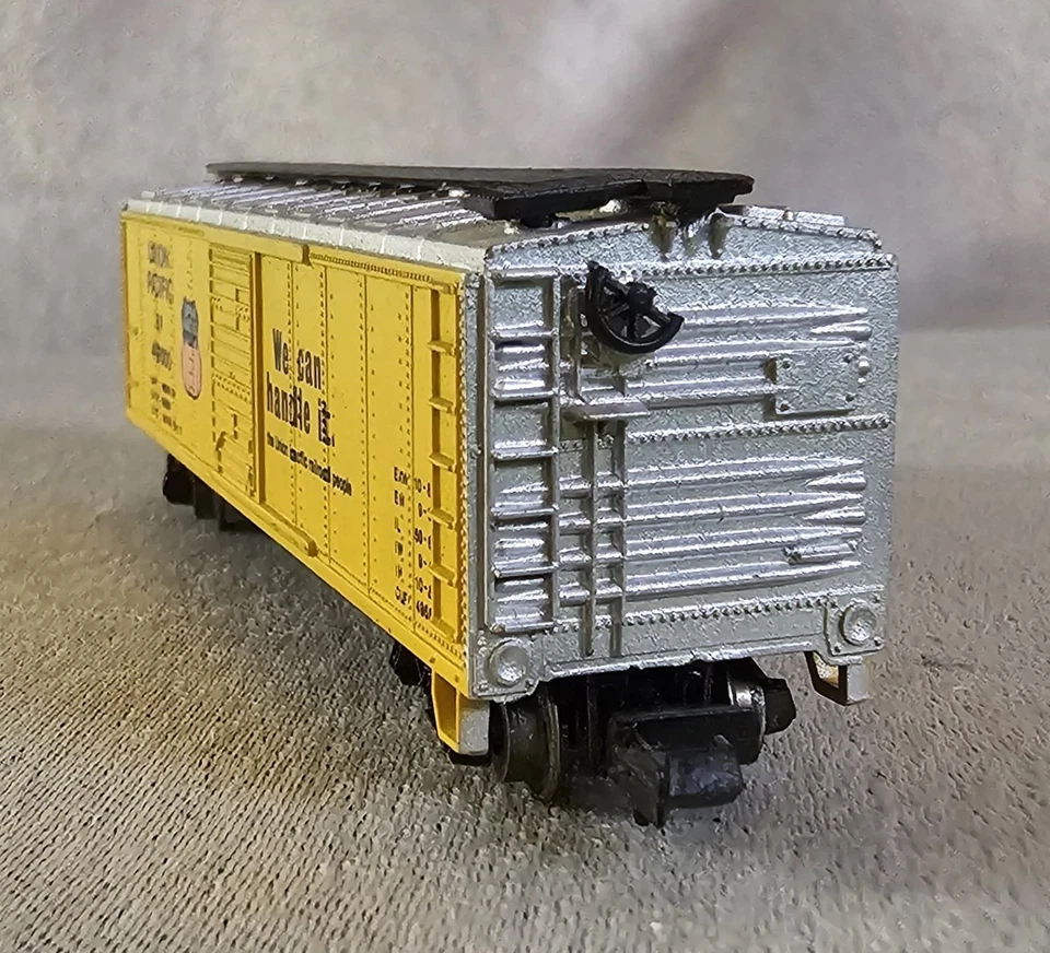 Model Power N Scale Union Pacific Box Car UP 499000 metal wheels - Image 4 of 4