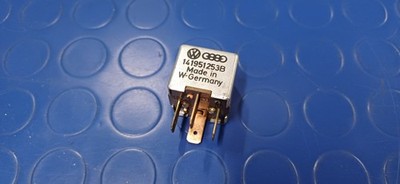 Original generic relay for VW Porsche 914, 928, 944 cod: 141951253B.  [4613.25]