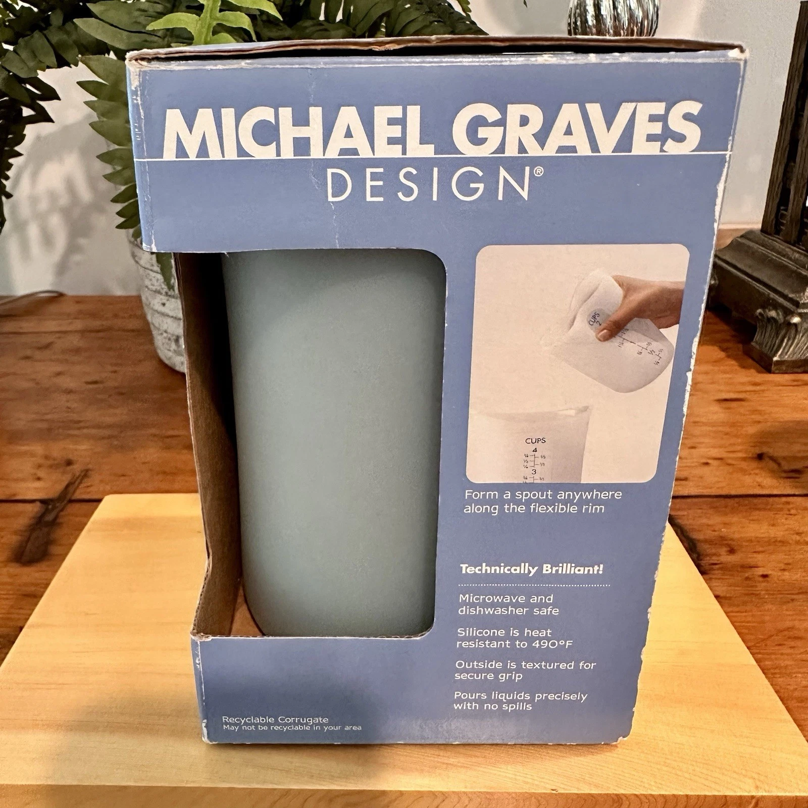 New in Box Michael Graves Design 3 Piece Flexible Measuring Cup Set 1, 2, 4 Cups