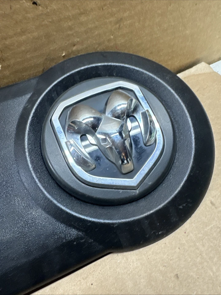 2015-22 RAM PROMASTER CITY MOLDURA DE MAÇANETA DE PORTA TRASEIRA Acabamento EMBLEMA DE MOLDURA B149 - Imagem 4 de 4