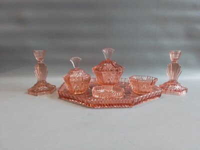 Art Deco Schminktisch Set aus rosa Glas. (Samuel Riech)
