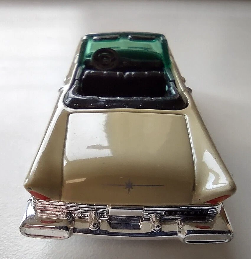 VINTAGE 2001 MATCHBOX 1957 LINCOLN PREMIERE 1:72 DIECAST COLLECTIBLE GOLD/BLACK - Image 4 of 4