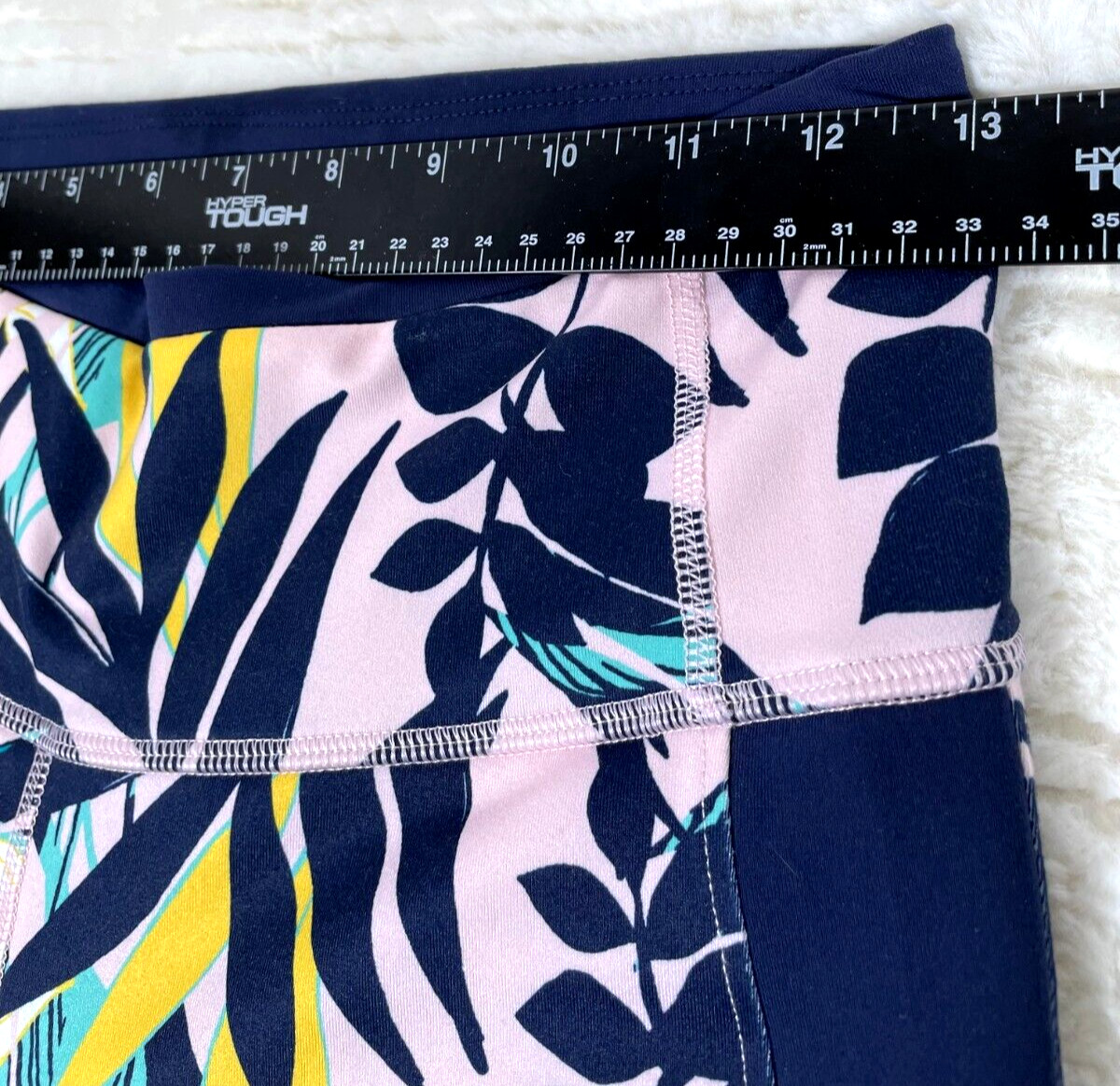 Old Navy Active Leaf Pattern Cropped Legging Size… - image 6