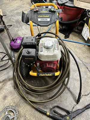 #ad Cub Cadet 3700 PSI 2.5 GPM Gas Pressure Washer Honda Engine Power $100.00