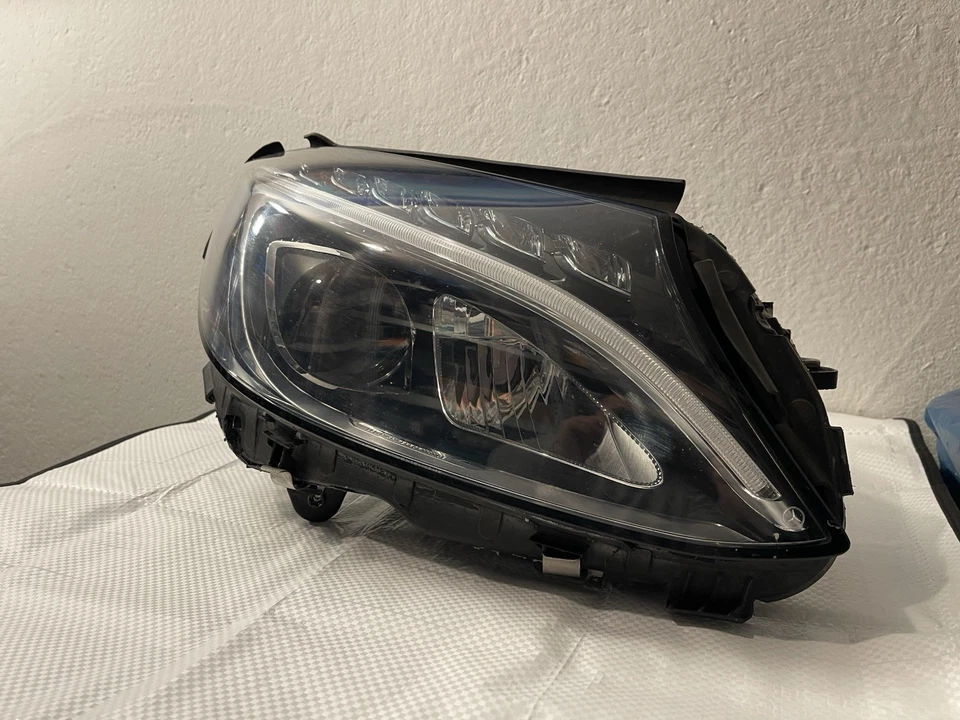 Mercedes W205 Scheinwerfer rechts BESCHÄDIGT A2059062604 - Bild 2 von 4