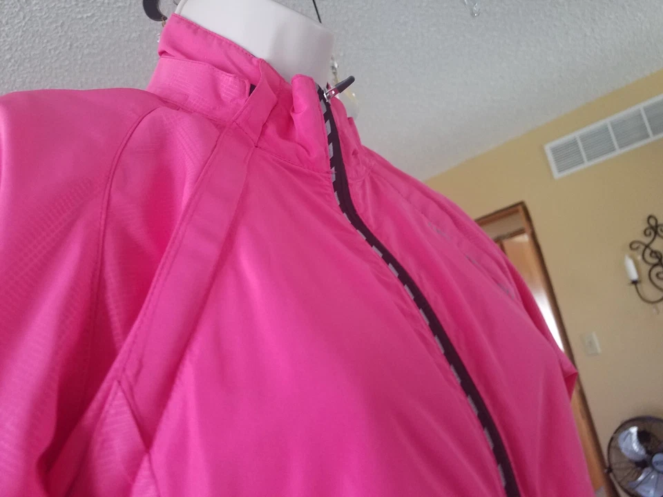 Chaqueta cortavientos Helly Hansen Fushia rosa talla mediana nueva sin etiquetas Foto 3 de 4