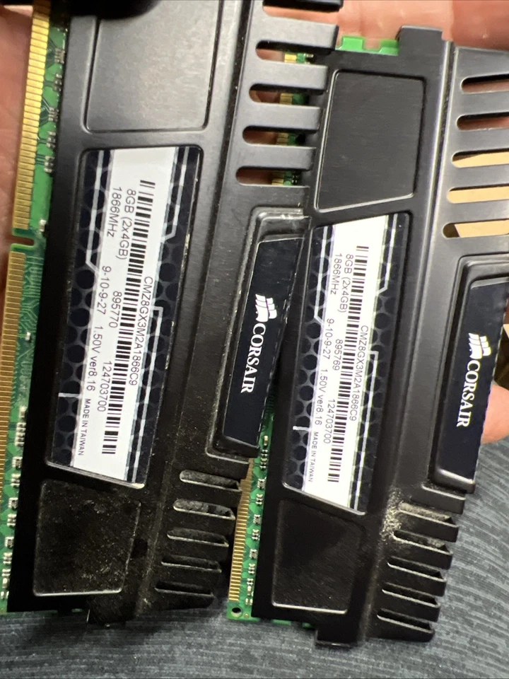 Corsair Vengeance 8GB (2x4GB) 1866MHz DDR3 SD RAM Memory (CMZ8GX3M2A1866C9) - Image 2 of 3