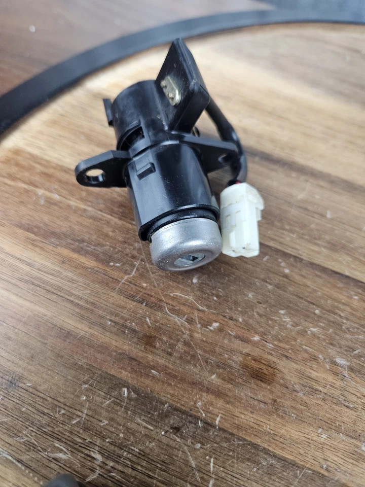 01-02 LEXUS GS300 2JZGE A/T IGNITION GLOVE DOOR TRUNK LOCK KEY SET OEM - Image 4 of 4