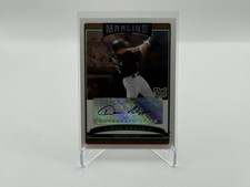 2006 Topps Chrome Dan Uggla Rookie Autograph #354 Florida Marlins MLB Card. rookie card picture