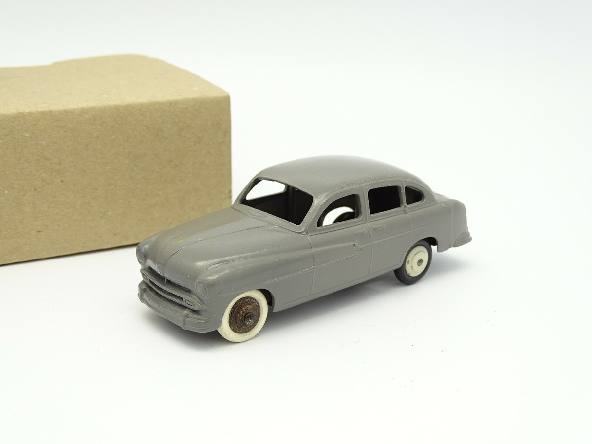 DINKY TOYS 1/43 FORD VEDETTE Réf : 24 Q