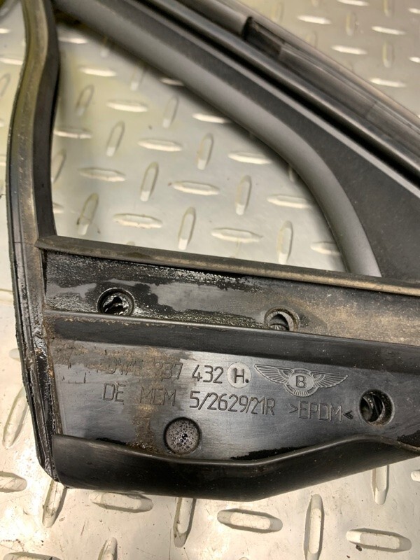 05 06 Bentley Continental Flying Spur Front Right Door Window Guide Seal OEM
