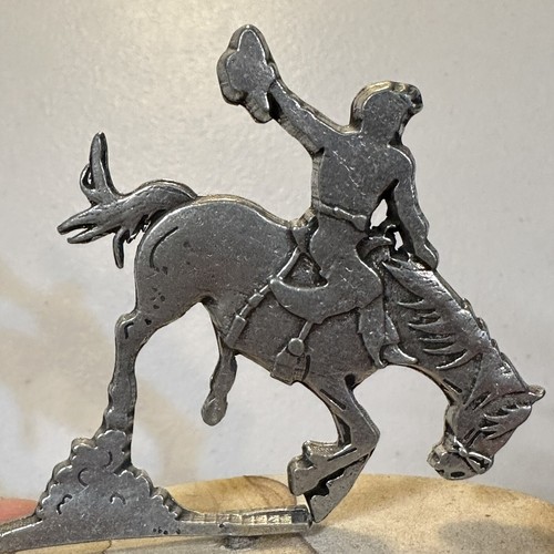 Scultura vintage metallo lavoro free standing cowboy su bucking bronco su arenaria - Foto 2 di 9