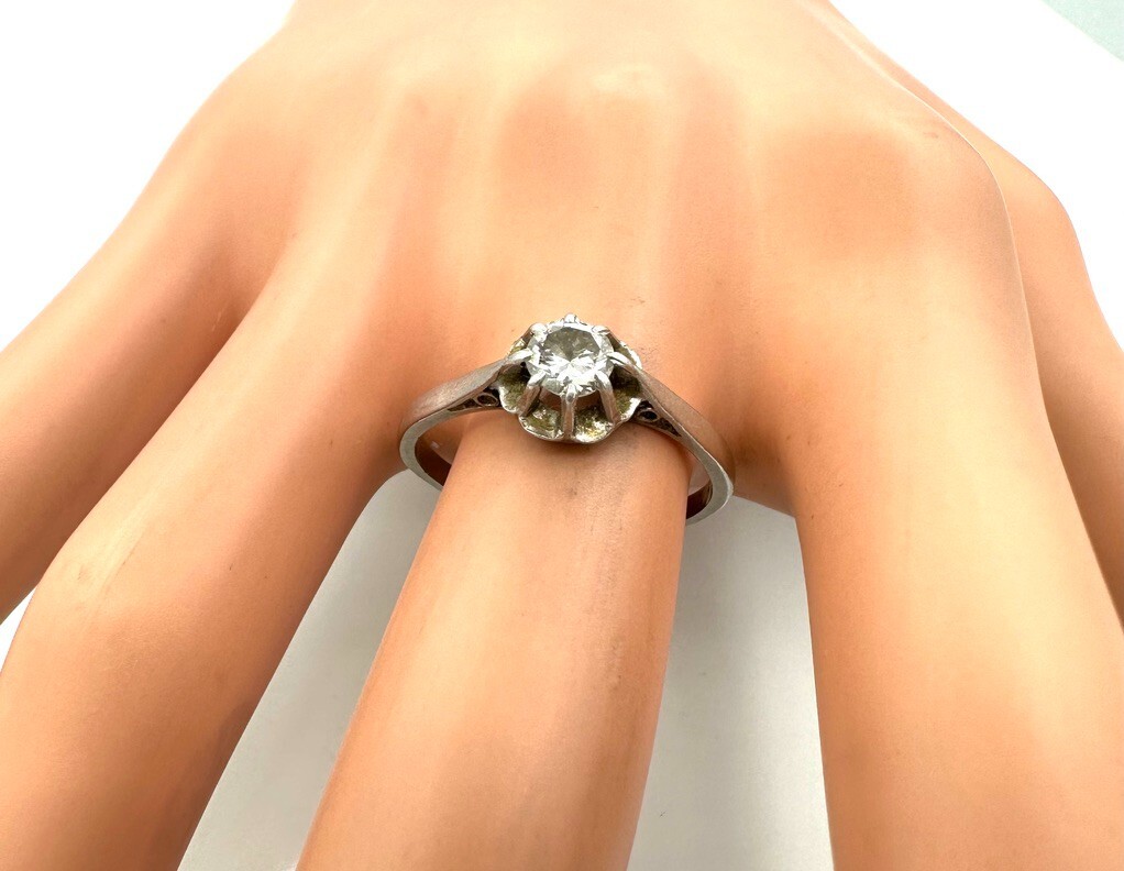 Bague Solitaire Or Blanc 18 Carats - Diamant 0,40 Carat - Poids 3,09 G - Taille 57 - Occasion