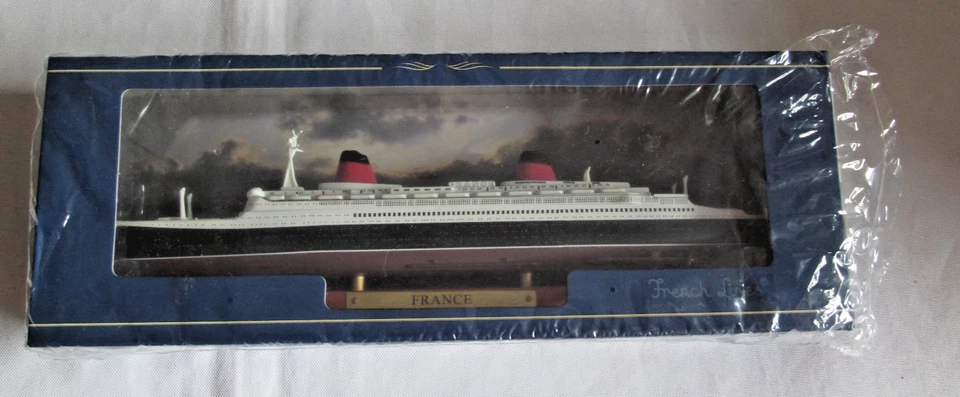 France 7572003  Schiffsmodell ATLAS French Lines 1:1250   Neu  OVP