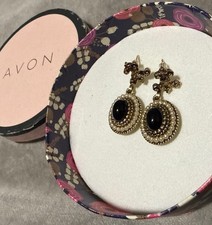 Pendientes De Colección Avon Años 70 Imitación Negro Cabachon Perla Flor De Lis Tono Dorado