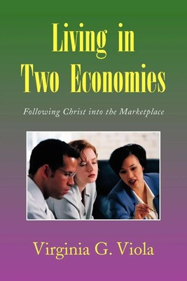 Living in Two Economies Virginia G. Viola Taschenbuch Kartoniert / Broschiert