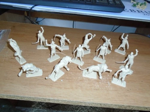 11 THE  MARX MAN CTS ROMANS  FIGURE 3 Animals 54MM