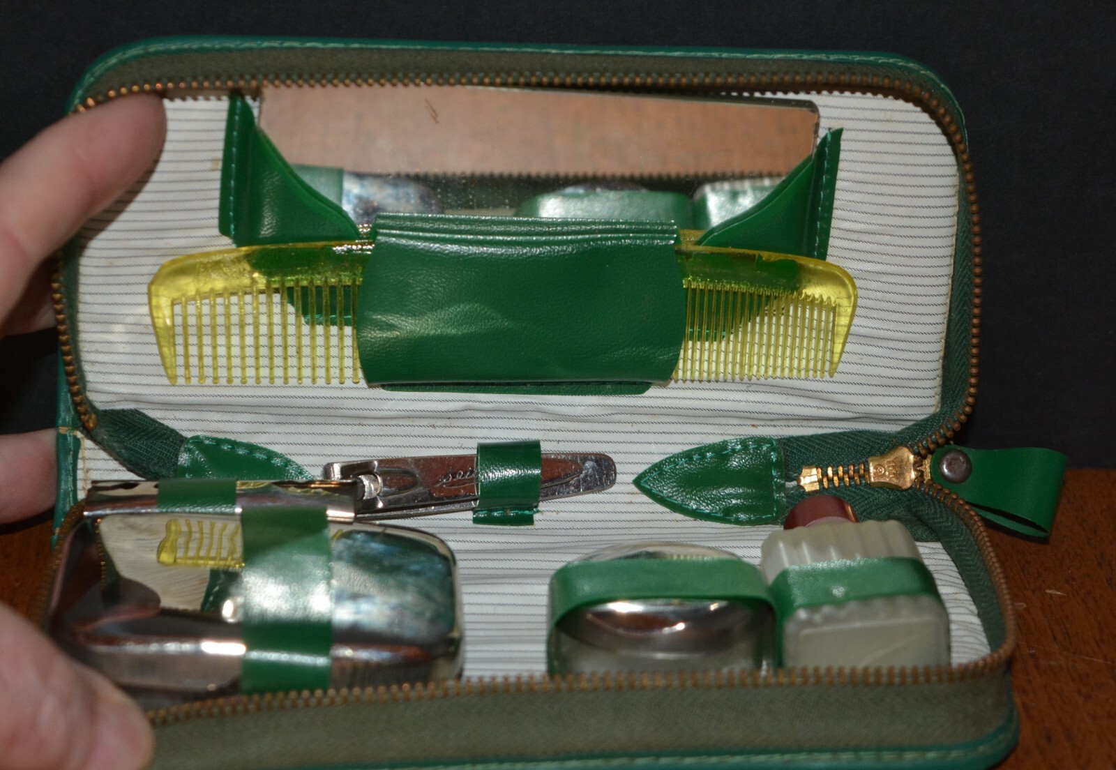 VTG Gentlemen's Personal Care Travel Kit Nylon Case